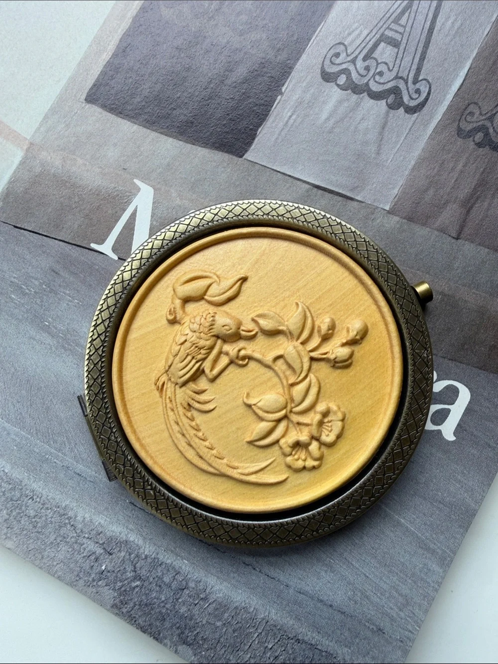 Handcuff Vintage Bulgari Gold-Tone Floral Compact Mirror
